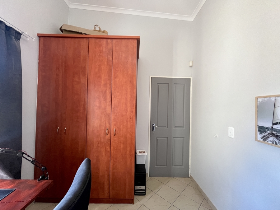 To Let 2 Bedroom Property for Rent in Buh Rein Estate Western Cape